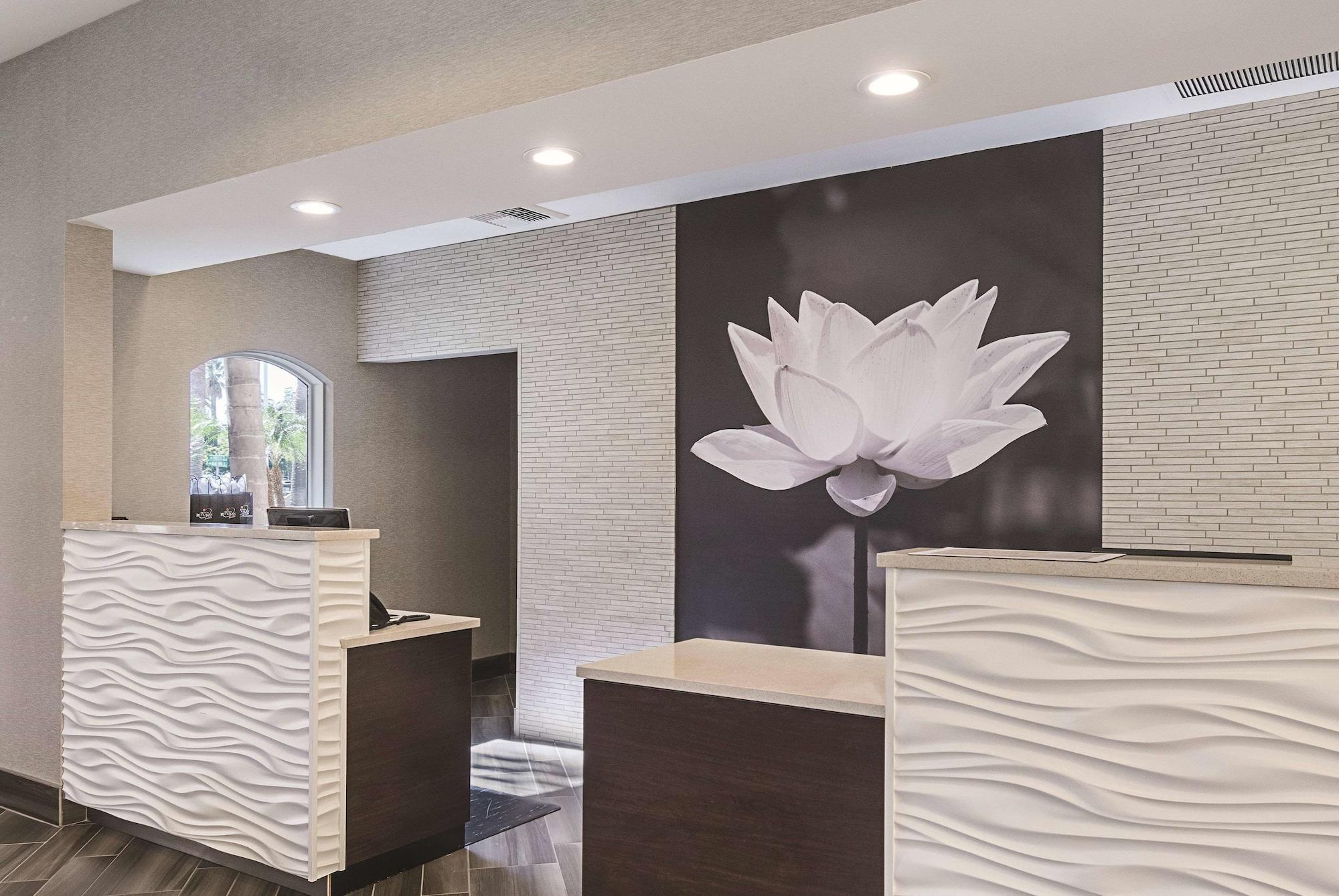 La Quinta Inn & Suites By Wyndham Ontario Airport Exterior foto